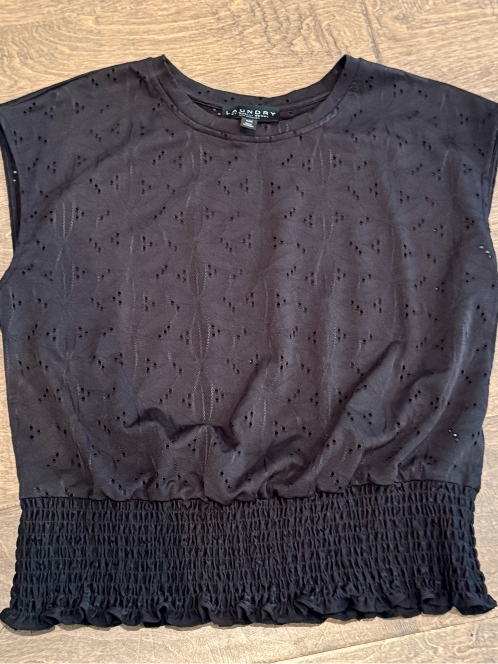 NWOT Laundry By Shelli Segal Black Eyelet Smocked Hem Sleeveless Top